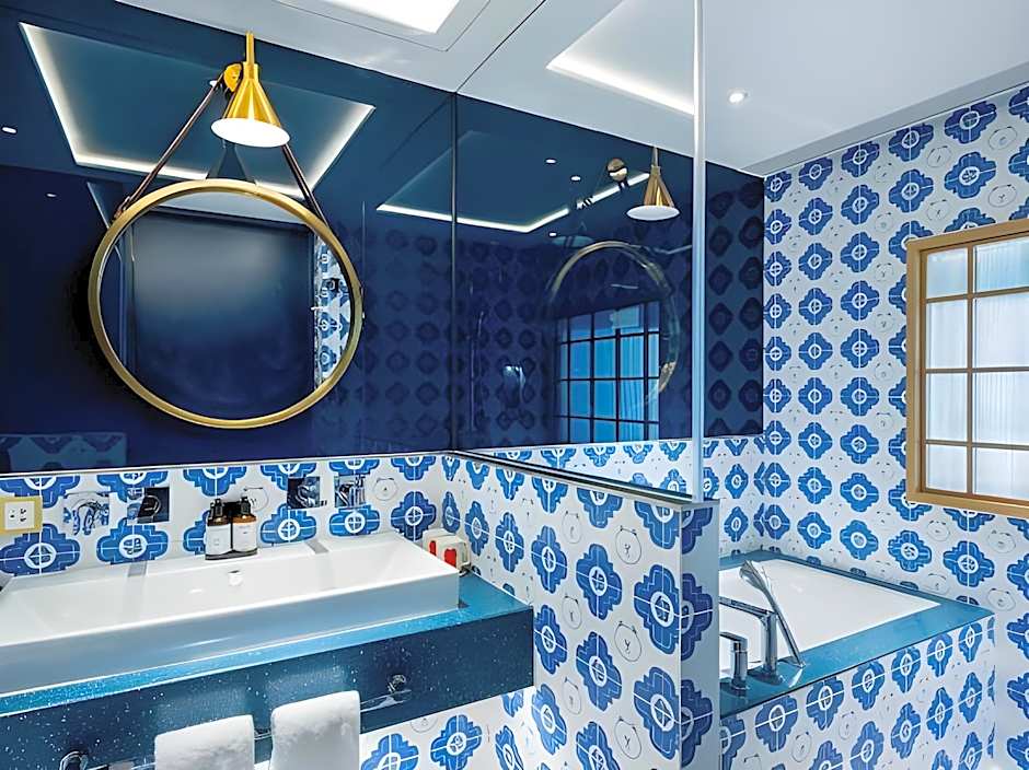 LINE FRIENDS PRESENTS CASA DE AMIGO