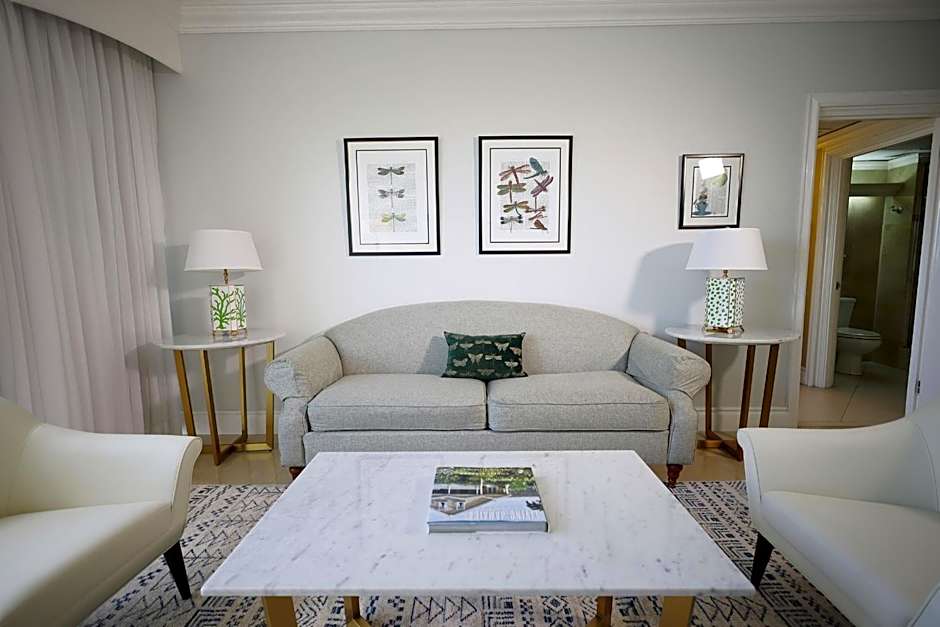 Courtleigh Hotel & Suites