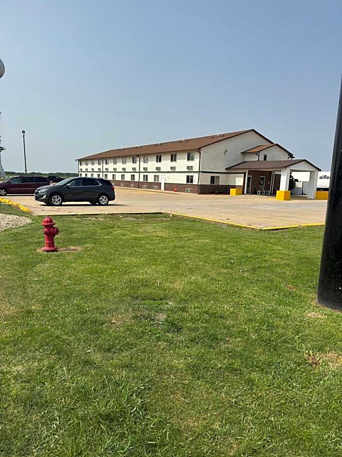 Super 8 by Wyndham Mendota I-39