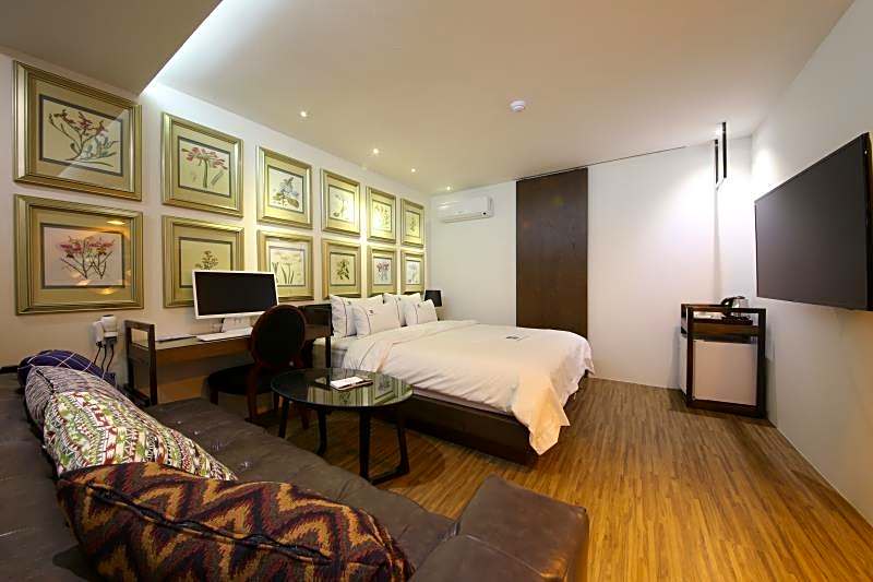 Avenue Hotel