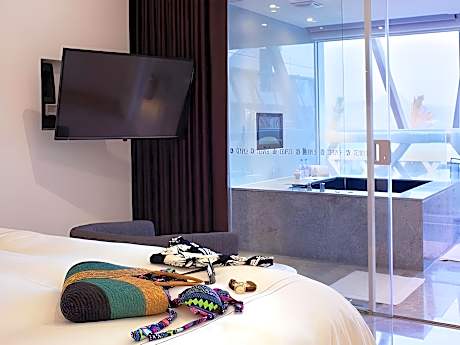 Honeymoon Suite with Sea View - Non-Smoking