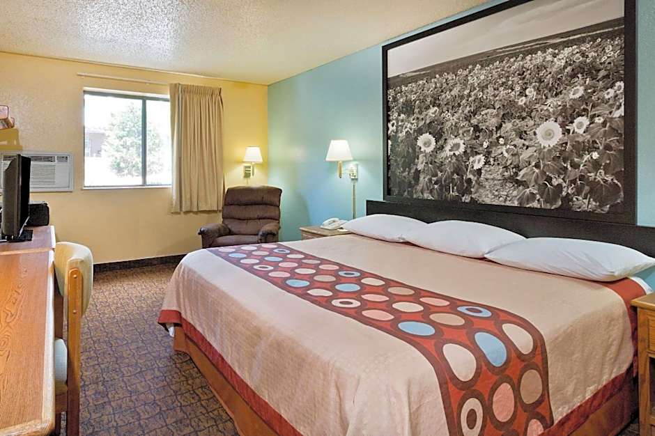 Super 8 by Wyndham Lexington Park/California Area