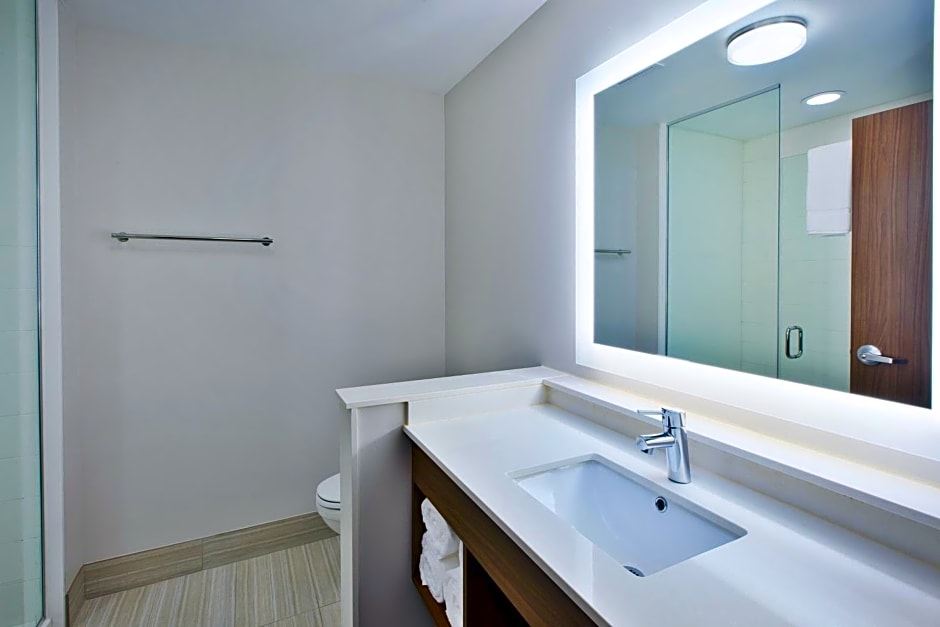 Holiday Inn Express and Suites South Hill By IHG
