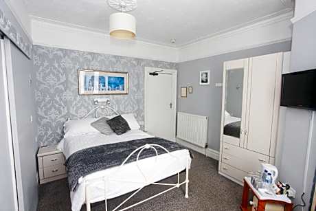 Double room-Comfort-Ensuite with Shower-Garden View-Room 8 Double