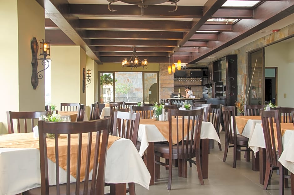 Plaza Real Suites & Apartments