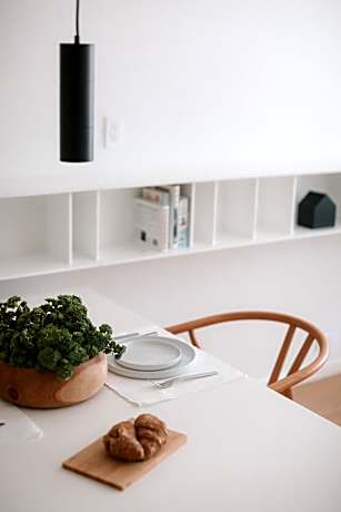 Extra Large Deluxe Studio King