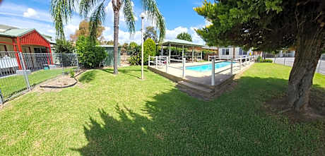 Hume Inn Motel