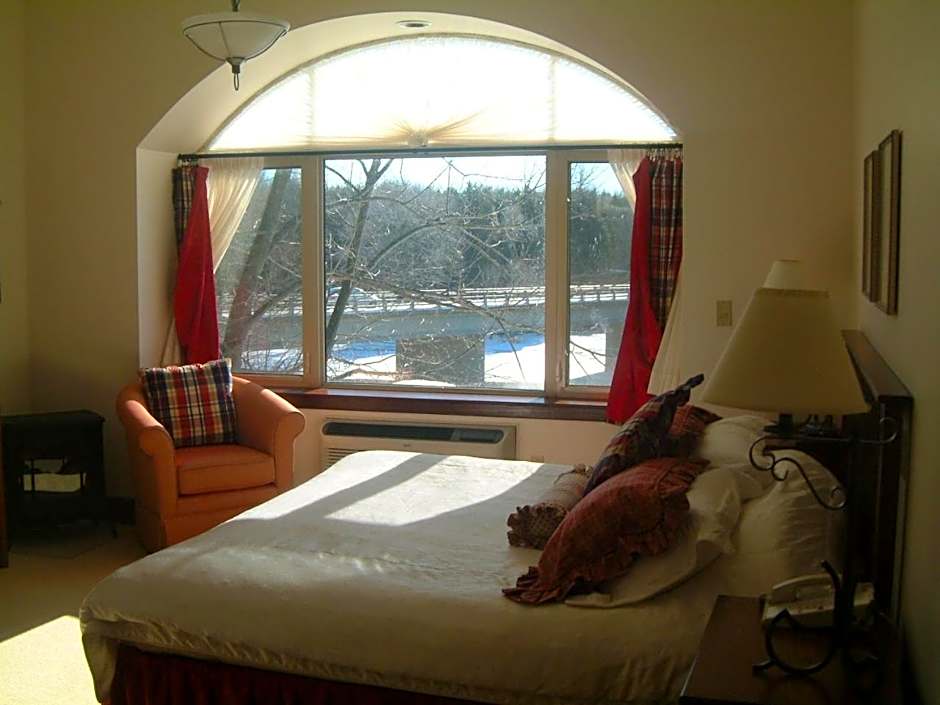 Photo 1 of 4 of 1 King Bed, Jetted Tub