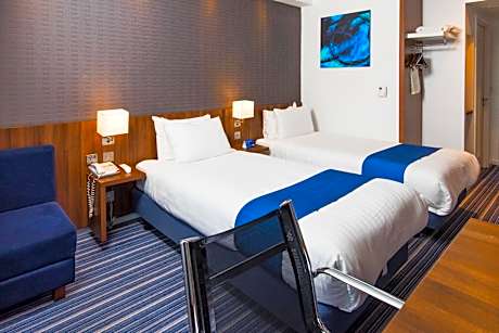 Standard Twin Room with Free Hot Breakfast