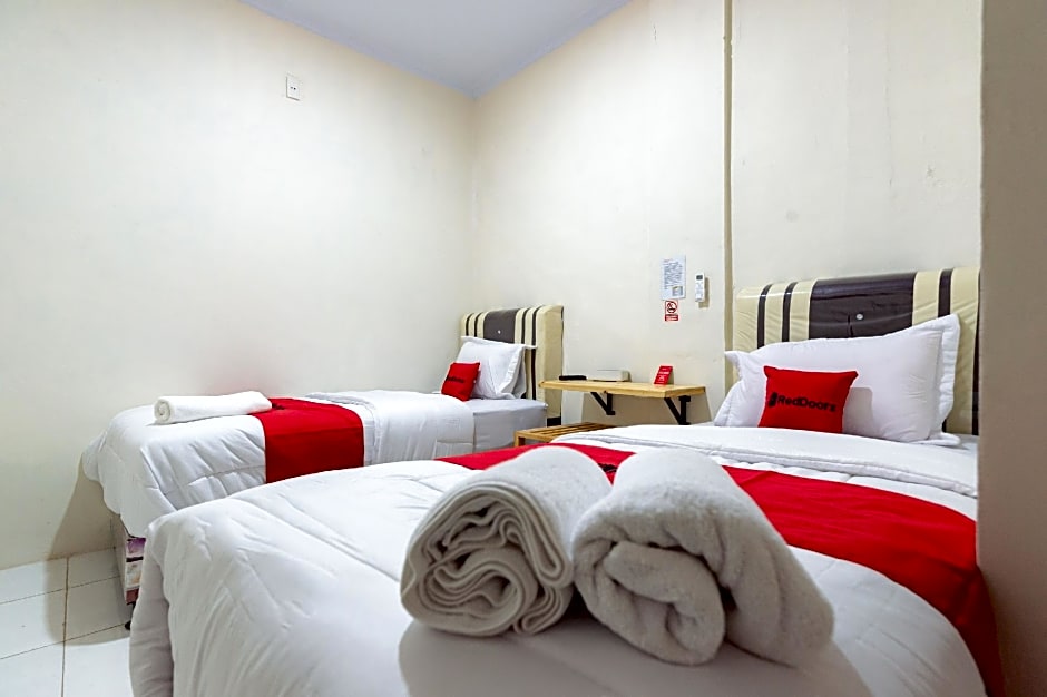 RedDoorz @ Simpang Pemda Medan