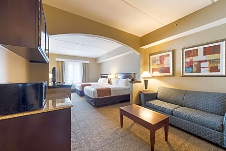 Queen Suite with Partial Ocean View - Non-Smoking