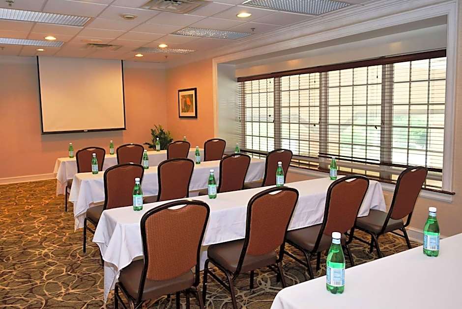 Hampton Inn By Hilton And Suites Bethlehem