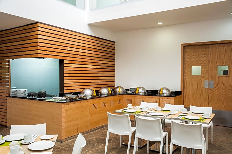 Gamma Leon Universidad De Fiesta Inn