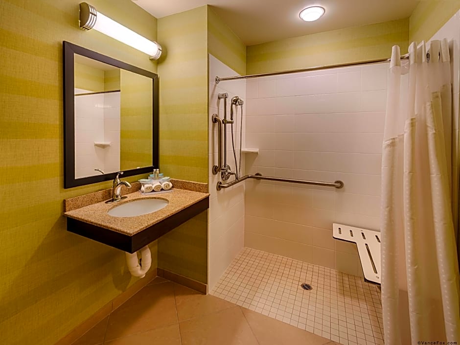 Holiday Inn Express & Suites / Red Bluff - South Redding Area By IHG