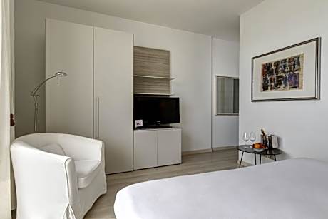 Deluxe Double Room with Balcony and Sea View
