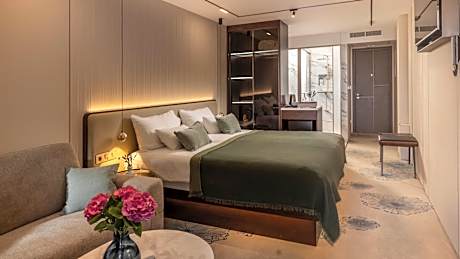Deluxe Double Room with Side Sea View