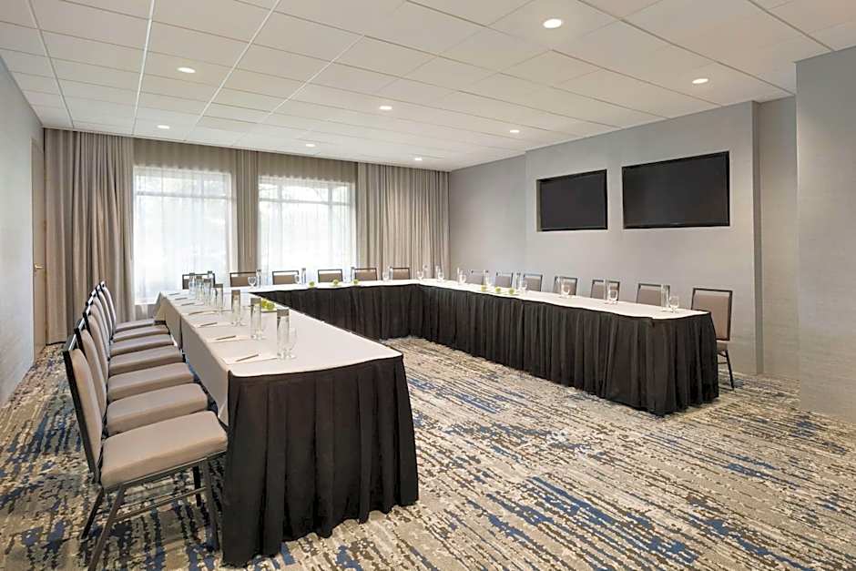 Embassy Suites By Hilton Dallas - Dfw Airport North At Outdoor World