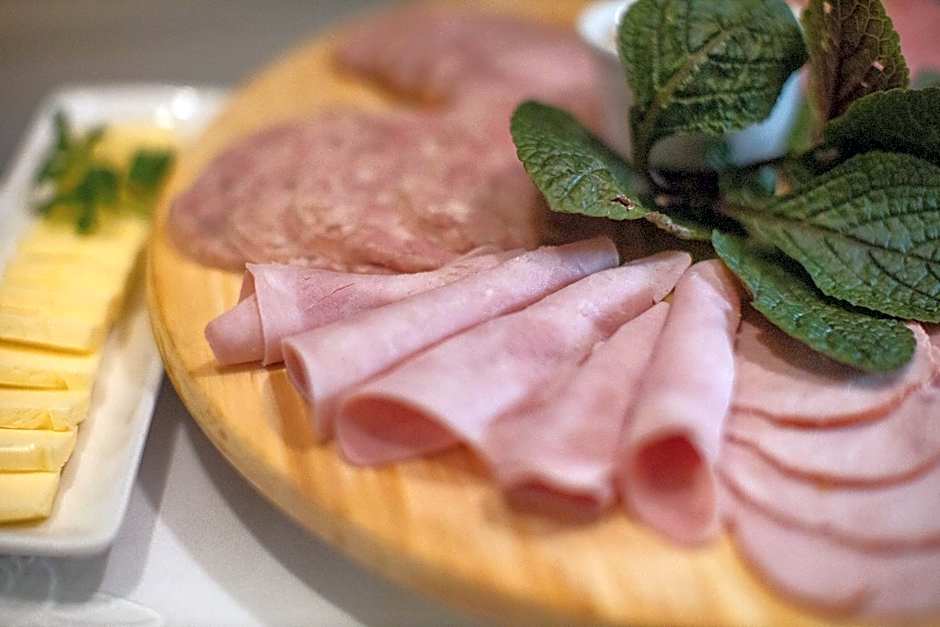 Pod Wzgórzem Bed & Breakfast