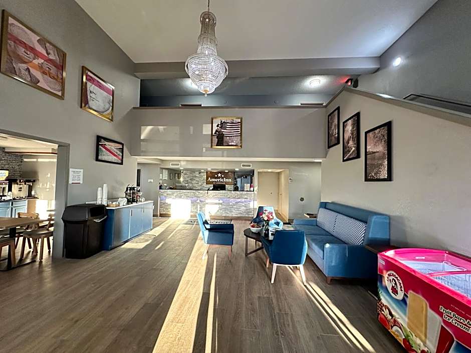 AmericInn by Wyndham Reedsburg
