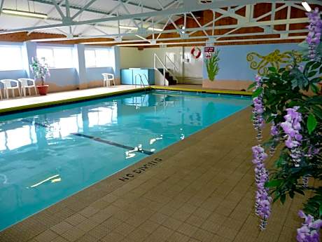 24 Gower Holiday Village