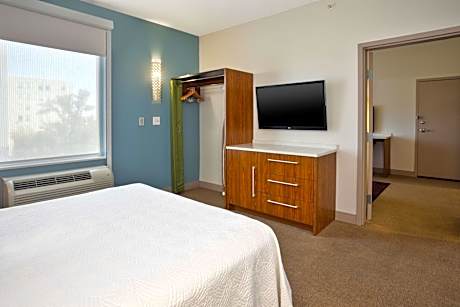 Queen Suite - Mobility Access/Non-Smoking