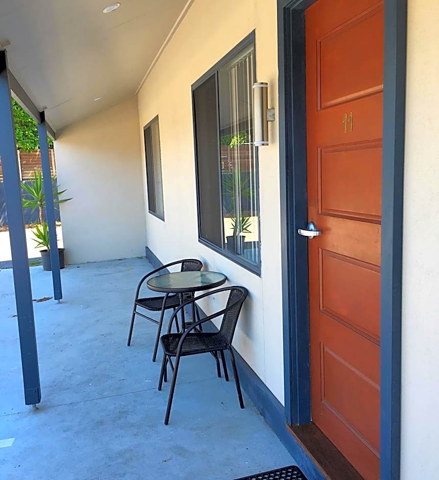 Lakeside Motel Waterfront