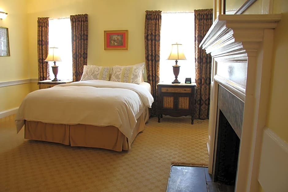 Morris House Hotel - Bed And Breakfast