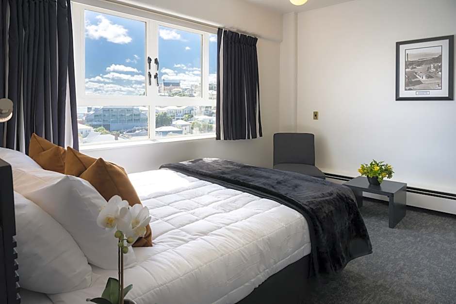 Bay Plaza Hotel