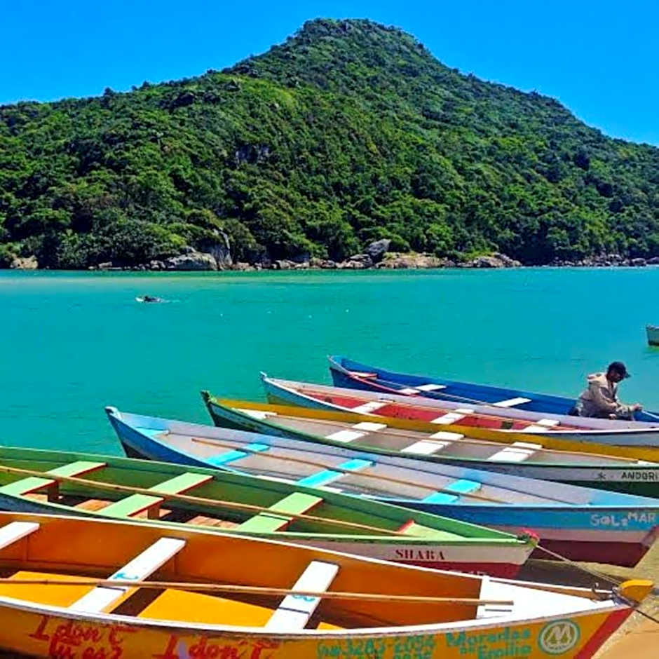 Gênesis Beach Hostel! Quartos compartilhados e privativos na Pinheira