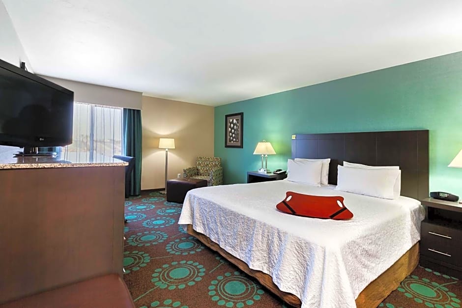 Hampton Inn By Hilton Bakersfield Central