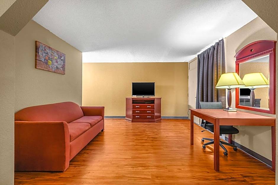 Econo Lodge Decatur Hotel