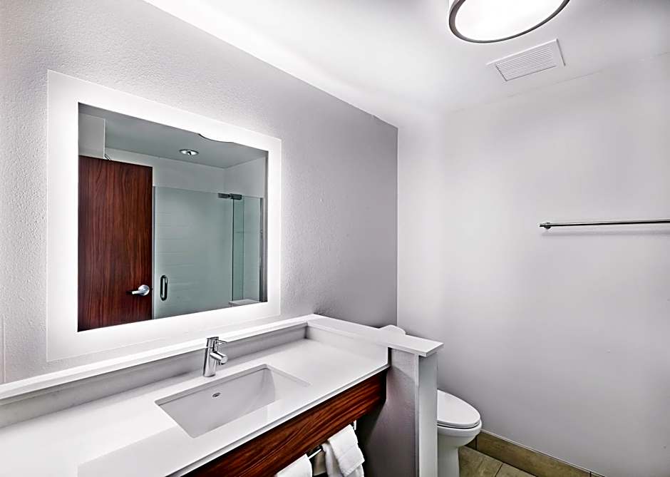 Holiday Inn Express and Suites Chanute By IHG