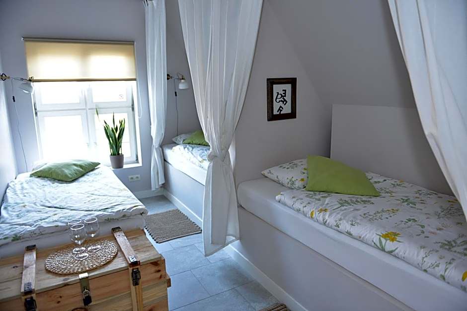 Five Point Hostel & Apartments