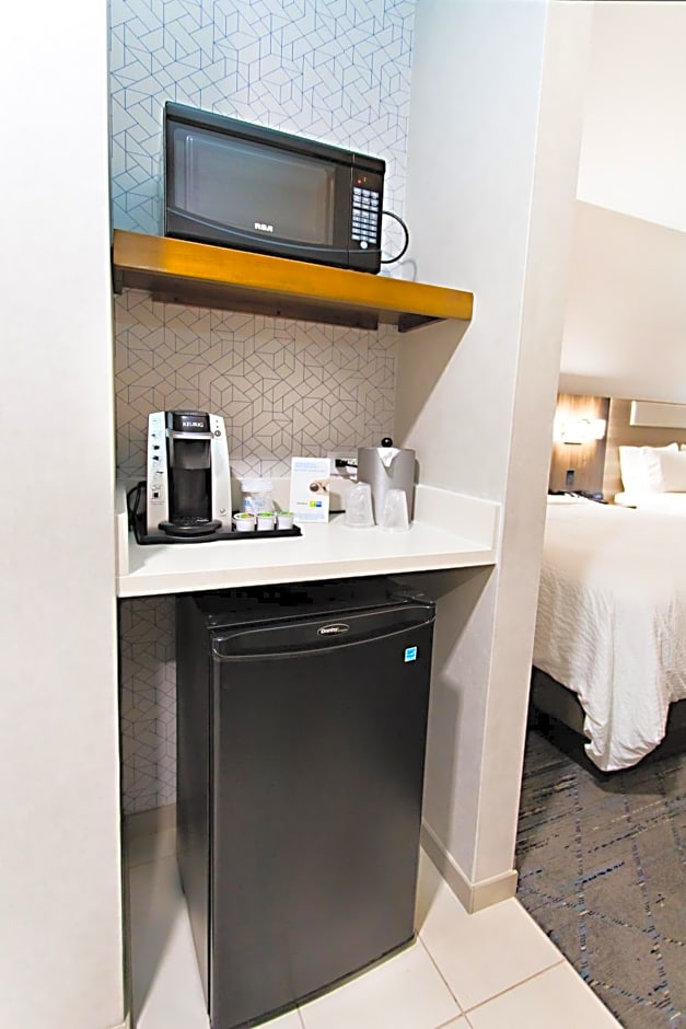 Holiday Inn Express & Suites Sacramento NE Cal Expo By IHG