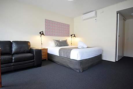 Deluxe Queen Room - Downstairs