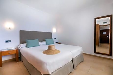 Suite with Pool View