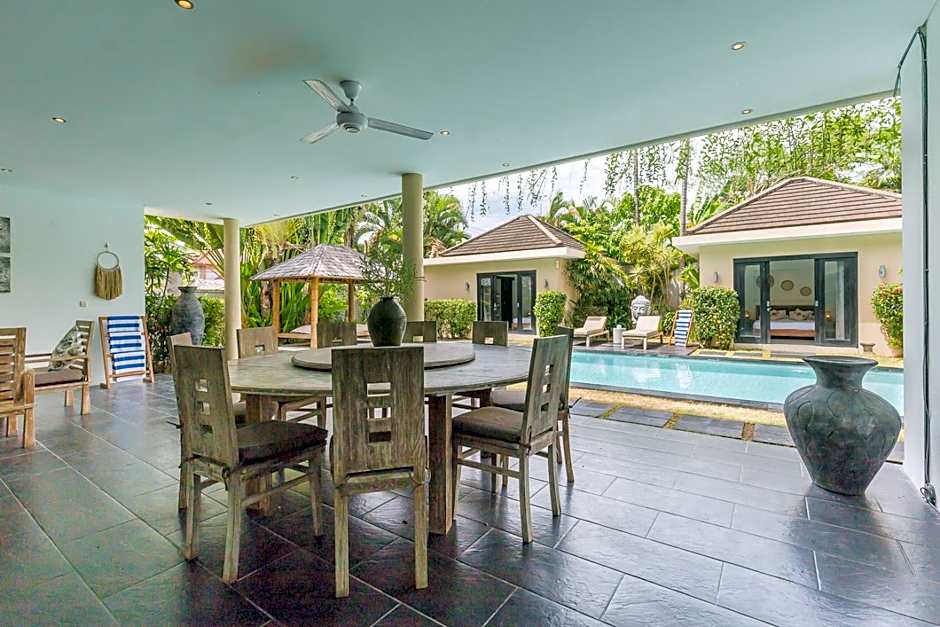 Beautiful Huge 4 bedrooms Villa in Canggu