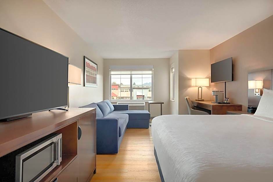 La Quinta Inn & Suites by Wyndham Vancouver Airport