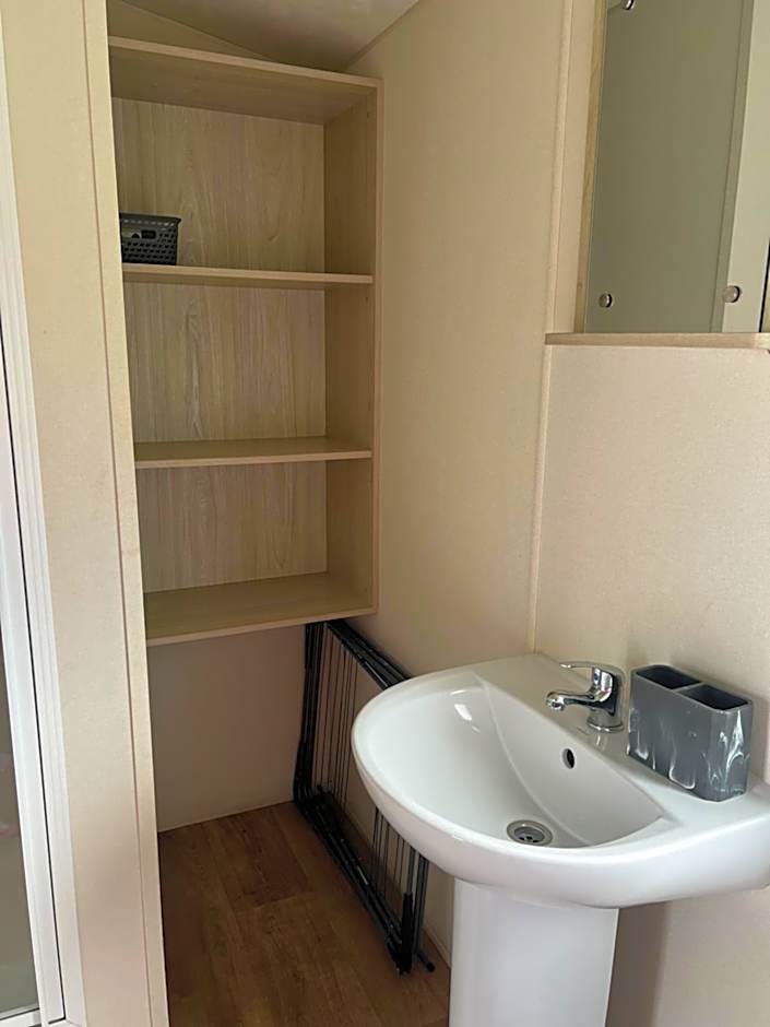 Lyons Robin Hood , Rhyl