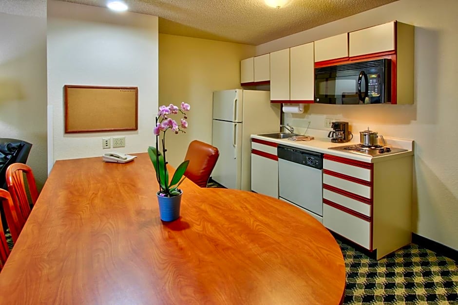 MCM Elegante Suites