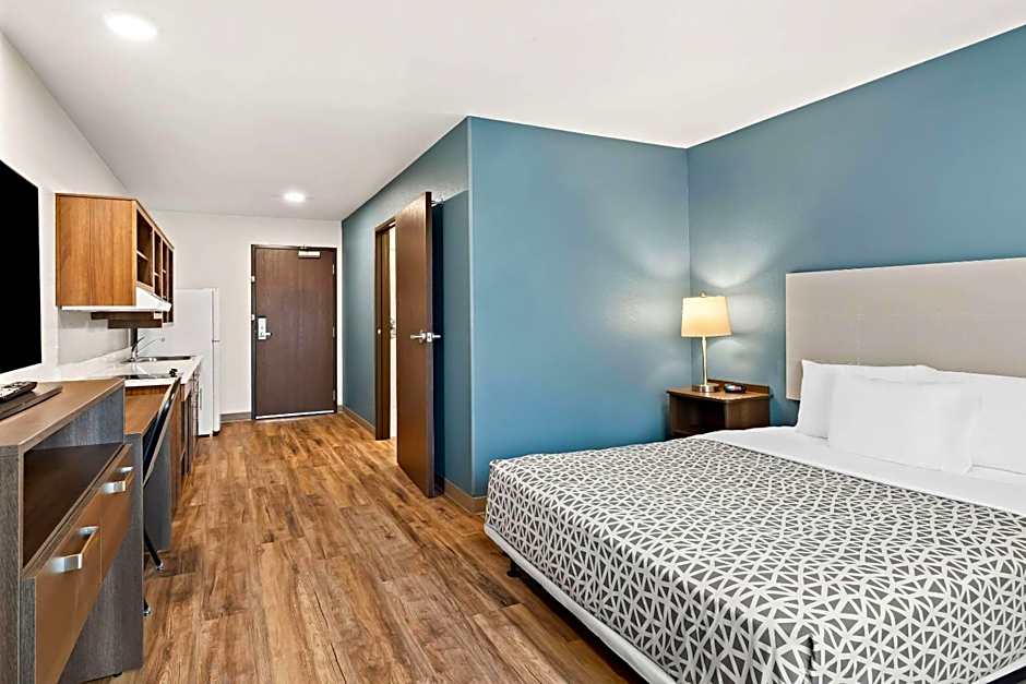 WoodSpring Suites Denver Commerce City