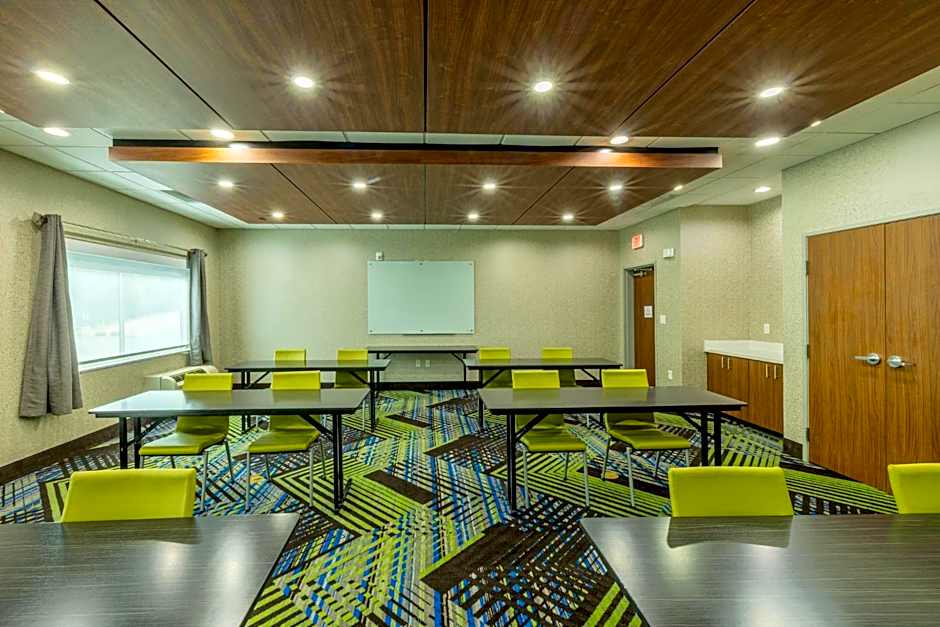 Holiday Inn Express and Suites Lindale By IHG
