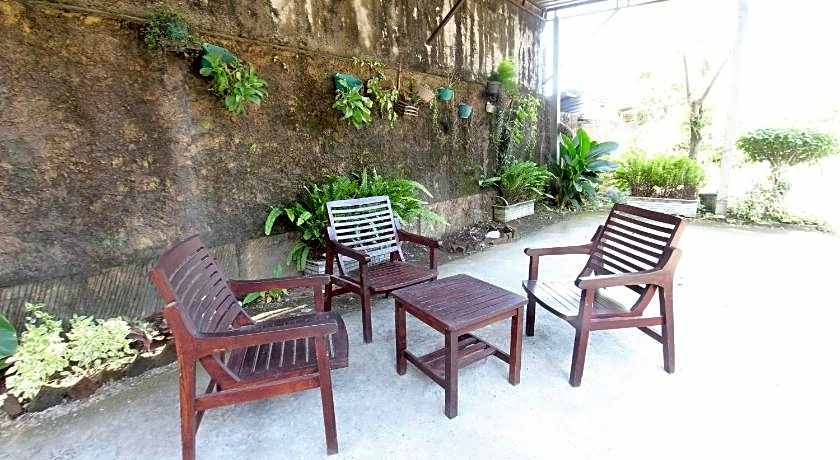 OYO Life 93403 Penginapan Adinda