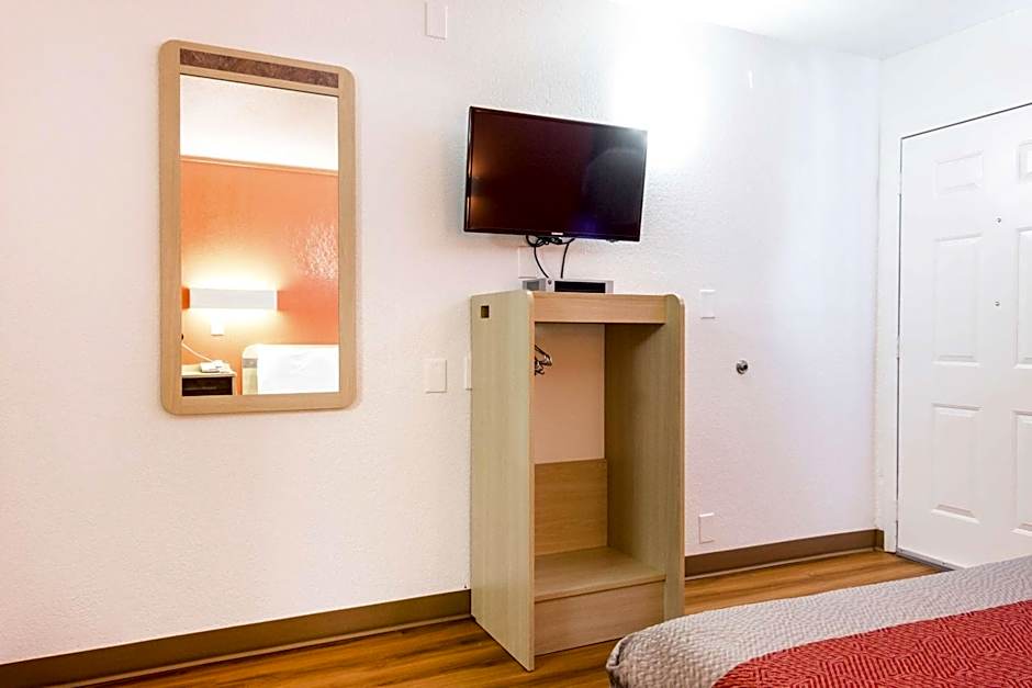 Motel 6-Longview, TX