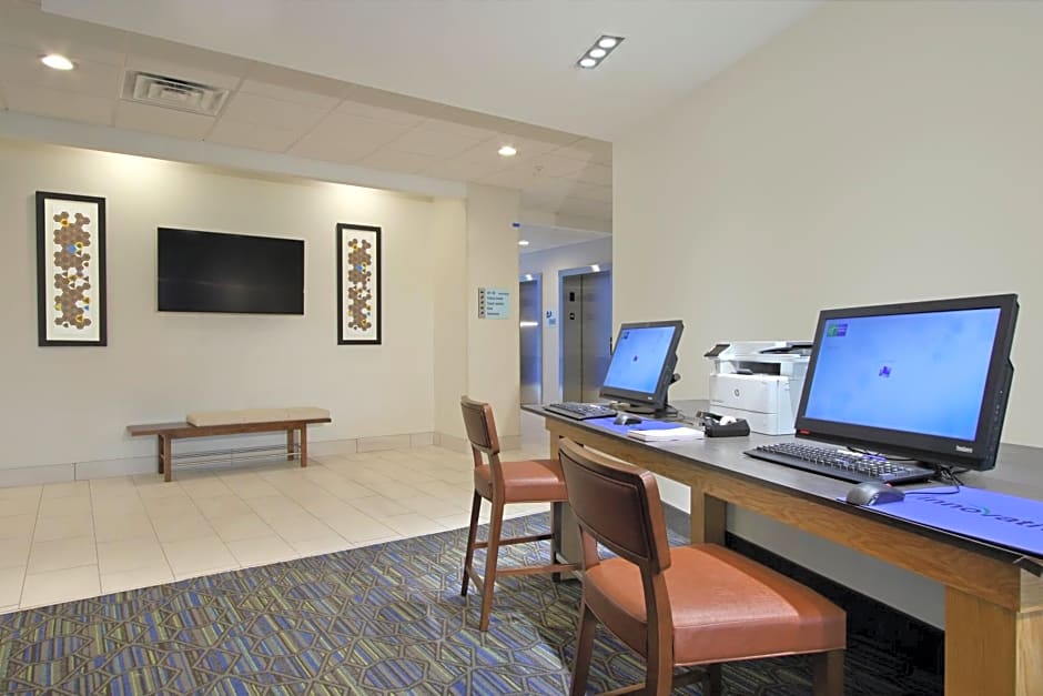 Holiday Inn Express & Suites COLUMBUS NORTH