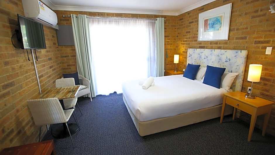 Hawks Nest Motel