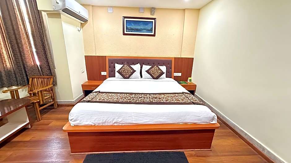 Hotel Arya Palace