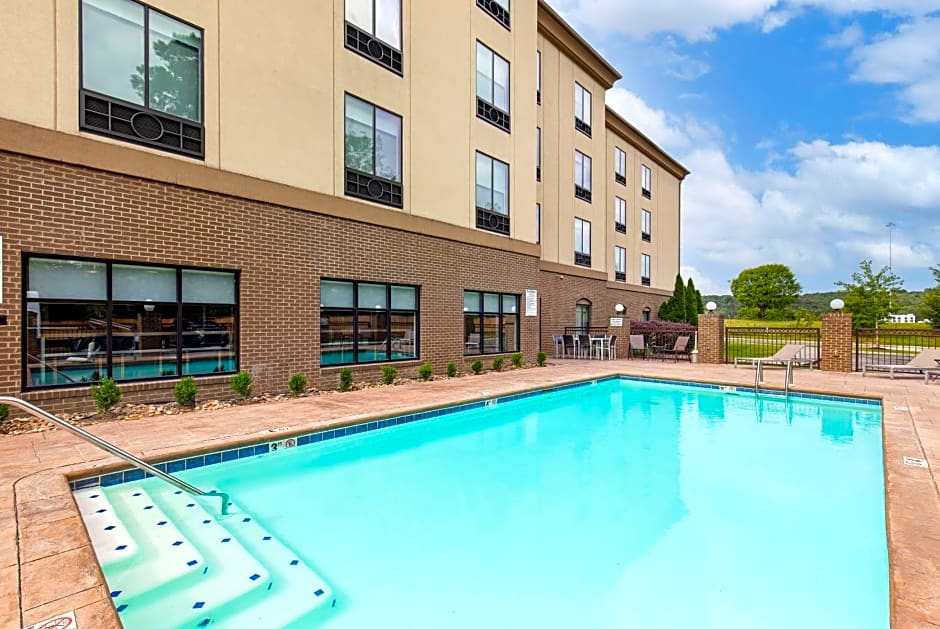 Holiday Inn Express & Suites - Cleveland Northwest