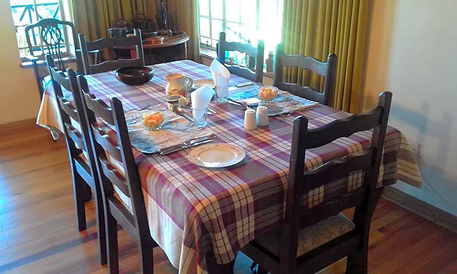 Thaba Tsweni Lodge & Safaris