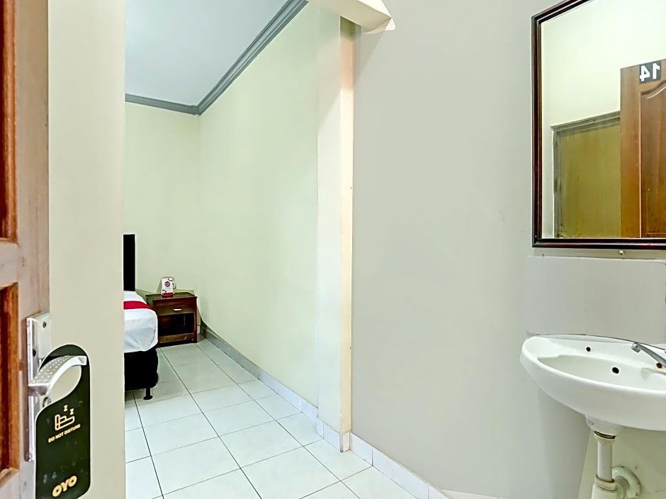 OYO 90520 Kuta Family Guest House